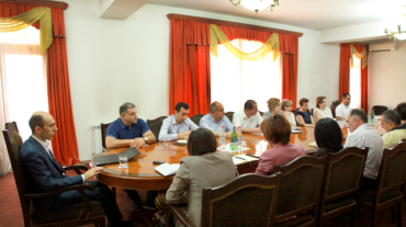 Արցախի պետնախարարն ընդլայնված խորհրդակցությունում քննարկել է դպրոցականների ընդունելության կարգը և խնդիրները