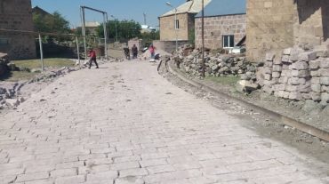 Սուբվենցիոն ծրագրով Արևշատ գյուղում տուֆ քարով փողոց է սալապատվում