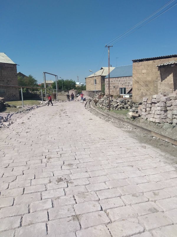 Սուբվենցիոն ծրագրով Արևշատ գյուղում տուֆ քարով փողոց է սալապատվում