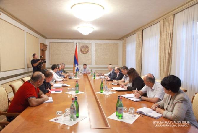 ԱՀ նախագահը հանձնարարել է միջինը 20 տոկոսով բարձրացնել բյուջեից վճարվող աշխատավարձերը ու սոցիալական վճարները