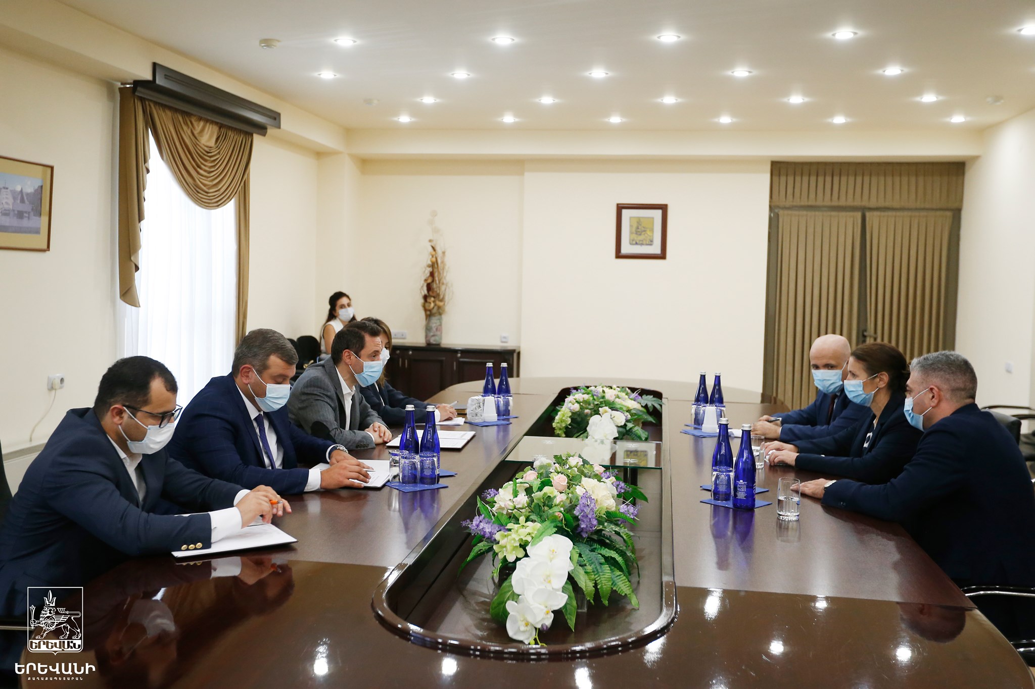Երևանի քաղաքապետը հանդիպել է ՎԶԵԲ-ի ներկայացուցիչների հետ