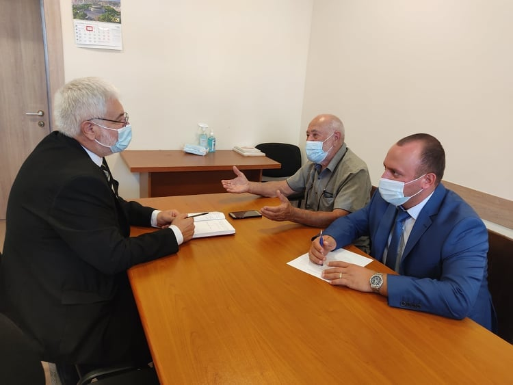 Միջամտությունը վայրի կենդանիների կենսակերպին անընդունելի է. ԲԸՏՄ-ն՝ գիշատիչ թռչնի ձագերի հետ լուսանկարվելու մասին