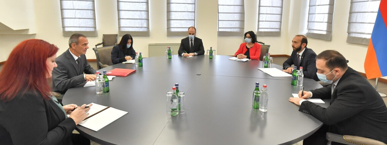 Արարատ Միրզոյանը Կարմիր խաչի պատվիրակության ղեկավարի հետ քննարկել է ռազմագերիների հարցը