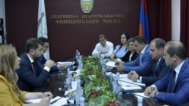Սահմանադրական բարեփոխումների անհրաժեշտության հարցը քննարկվել է Փաստաբանների պալատի ղեկավար կազմի հետ