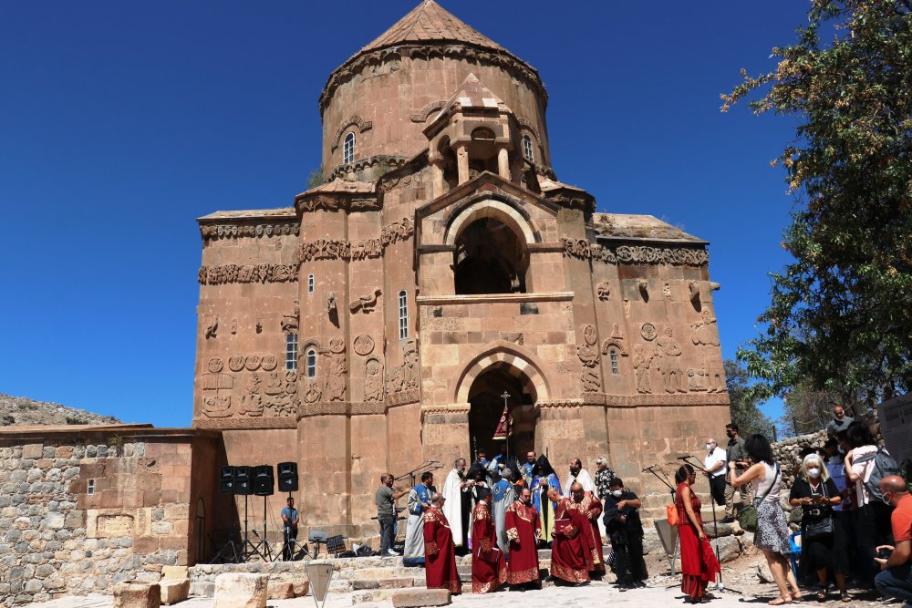 Աղթամարի Սուրբ Խաչ եկեղեցում պատարագ է մատուցվել