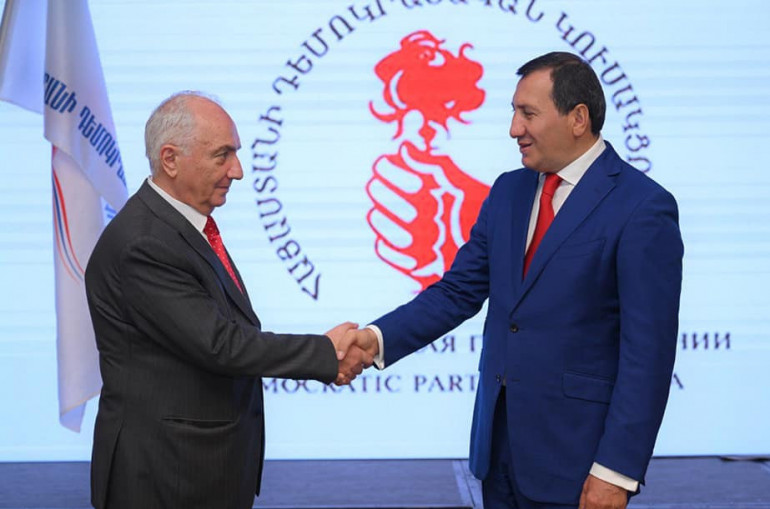 Տիգրան Արզաքանցյանը նոր կուսակցություն է ստեղծել․ թիմակիցների հետ դուրս է գալիս Դեմոկրատական կուսակցության շարքերից