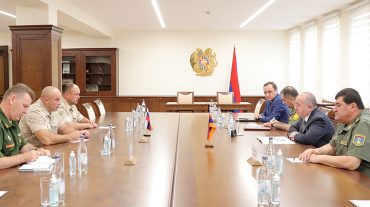 Պաշտպանության նախարարն ընդունել է Արցախում ՌԴ խաղաղապահ ուժերի նորանշանակ հրամանատարին