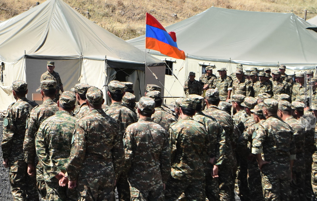 Գնդապետ Հ. Ավետյանը հանդիպել է զորամասերը համալրած պահեստազորայինների հետ