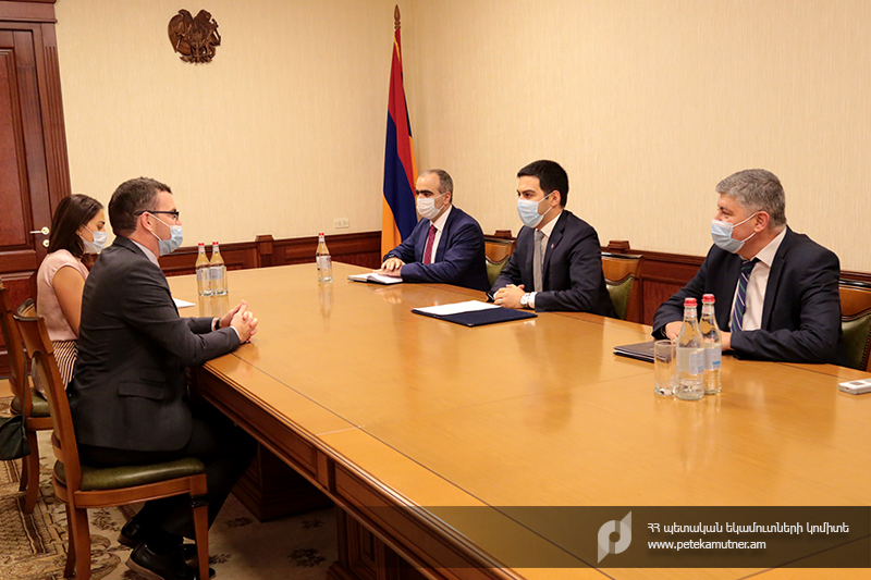 ՊԵԿ նախագահ Ռուստամ Բադասյանը հյուրընկալել է Միացյալ Թագավորության դեսպան Ջոն Գալագերին