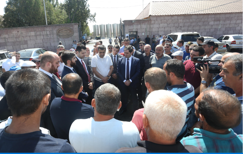 Փոխվարչապետ Սուրեն Պապիկյանը ծանոթացել է խաղողի մթերման գործընթացին