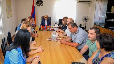 Արցախի պետնախարար Արտակ Բեգլարյանը ներկայացրել է աշխատանքի, սոցիալական և միգրացիայի հարցերի նորանշանակ նախարարին