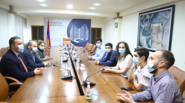 Վահան Քերոբյանը հանդիպել է IEO տնտեսագիտության միջազգային օլիմպիադայում մեդալներ նվաճած հայ դպրոցականներին