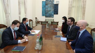Պապիկյանն ու ՄԹ դեսպանը քննարկել են Սյունիքի անվտանգային և սոցիալ-տնտեսական դրությունը