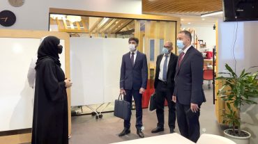 Վահան Քերոբյանը Դուբայում հանդիպել է ԱՄԷ Կլիմայի փոփոխության և շրջակա միջավայրի նախարար Մարիամ Ալմհեյրի հետ