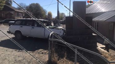 Վայոց Ձորի մարզում «04»-ը բախվել է Հայրենական մեծ պատերազմի զոհերի հուշարձանին, կա 4 վիրավոր