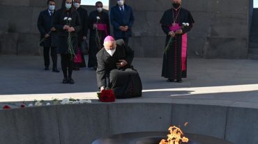 Սուրբ Աթոռի պետքարտուղարի ընդհանուր հարցերով փոխանորդը հարգանքի տուրք է մատուցել Ցեղասպանության զոհերի հիշատակին