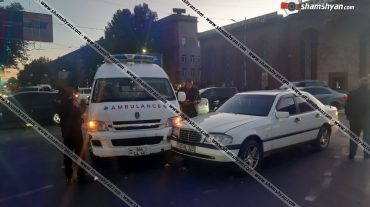 Երևանում բախվել են հիվանդ տեղափոխող շտապօգնության մեքենան ու Mercedes-ը