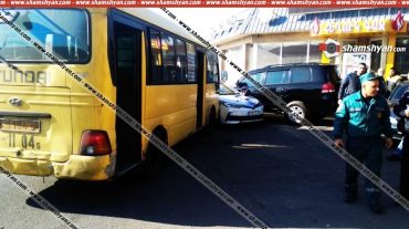 Երևանում բախվել ՃՈ Toyota Corolla-ն, թիվ 39 երթուղին սպասարկող ավտոբուսն ու կայանված Land Cruiser-ը