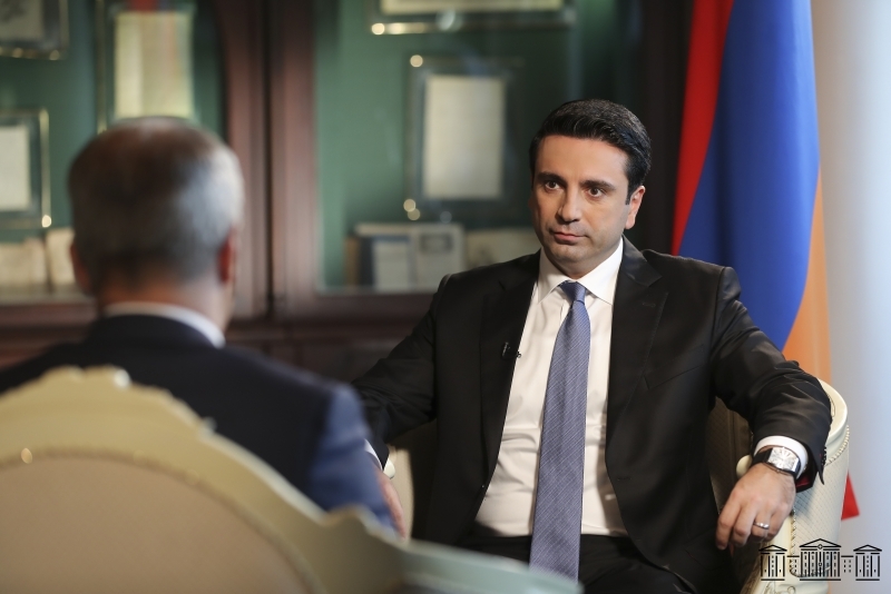 Դժվար է ուշքի գալ, երբ ամեն օր տեղեկանում ենք ռազմագերիների մասին․ Ալեն Սիմոնյանի հարցազրույցը «РБК»-ին