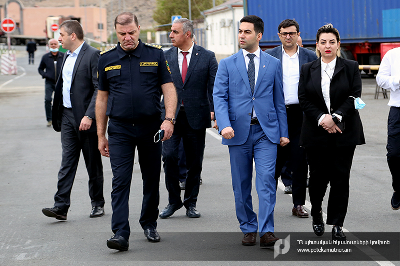 ՊԵԿ նախագահ Ռուստամ Բադասյանն աշխատանքային շրջայց է կատարել Մեղրիի մաքսային կետ-բաժնի տարածքում