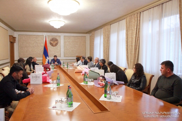 Արցախի նախագահն ընդունել է 2020 թվականի պատերազմի ընթացքում զոհված ուսուցիչների հարազատներին