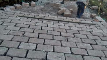 Մեծ Մանթաշում տուֆ քարով ներհամայնքային ճանապարհ է նորոգվում