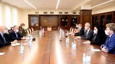 ՀՀ պաշտպանության նախարարը ԿԽՄԿ պատվիրակության հետ հանդիպմանը կարևորել է գերիների վերադարձը բացառապես հումանիտար հարթությունում դիտարկելու անհրաժեշտությունը