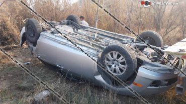 Նորագավիթ համայնքի «Սուրբ Գևորգ» եկեղեցու հոգևոր հովիվը Mazda-6-ով գլխիվայր հայտնվել է դաշտում. կան վիրավորներ