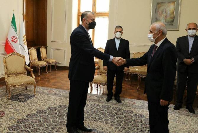Իրանի ԱԳ նախարարն ընդունել է առաքելությունն ավարտող դեսպան Արտաշես Թումանյանին