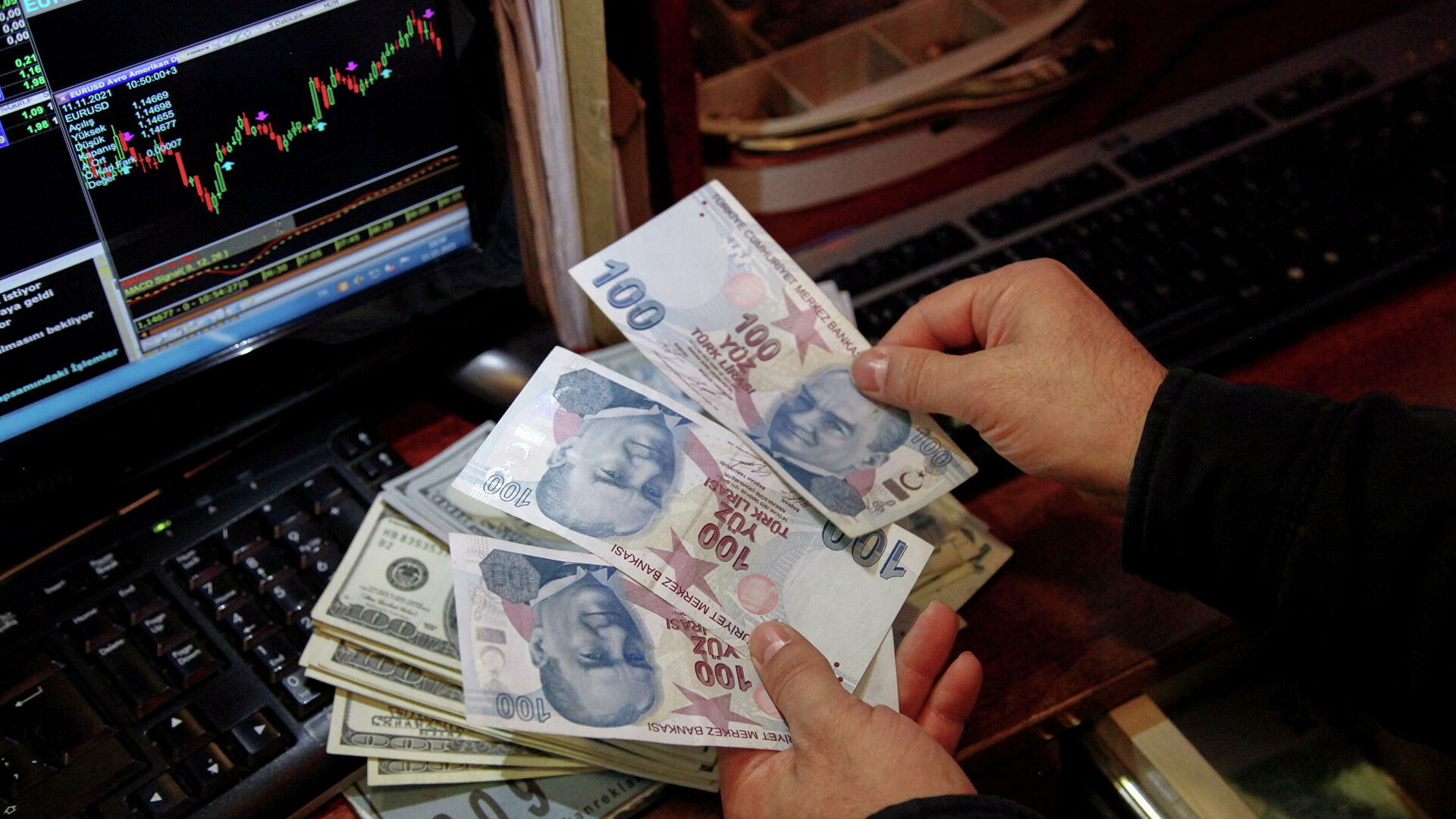Լիրայի արժեզրկման պատճառով Թուրքիայում որոշ ընկերություններ դադարեցրել են վաճառքը
