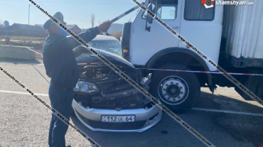 Երևան-Գյումրի ավտոճանապարհին բախվել են բեռնատարն ու Volkswagen Polo-ն. 46-ամյա կին վարորդը հոսպիտալացվել է