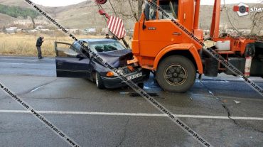 Ծաղկաձորում բախվել են КамАЗ-ն ու Opel-ը. կան վիրավորներ