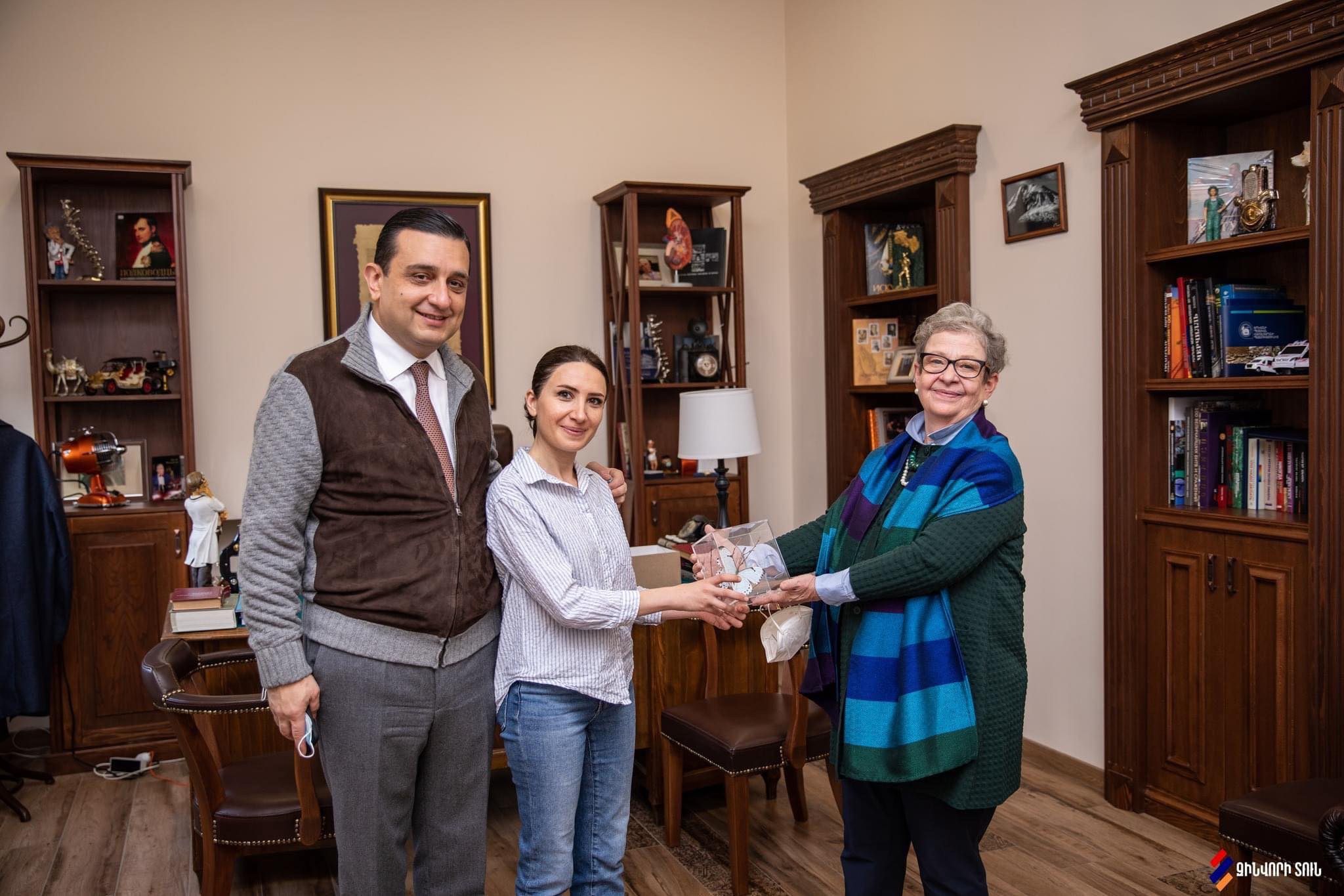«Հիացած եմ».  ԵՄ դեսպան Անդրեա Վիկտորինն այցելել է Զինվորի տուն