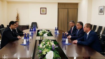 Երևանի քաղաքապետ Հրաչյա Սարգսյանը հանդիպել է Ստեփանակերտի իր գործընկերոջ հետ