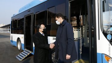 Երևանի քաղաքապետն ու ՉԺՀ դեսպանն այցելել են նոր ավտոբուսների հավաքակայան