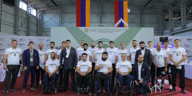 Հաշմանդամություն ունեցող մարզիկները որոշել են սեղմում հենարանից վարժության Հայաստանի չեմպիոններին