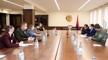 ՀՀ պաշտպանության նախարարը և ԱՄՆ դեսպանը քննարկել են սահմանային իրավիճակը