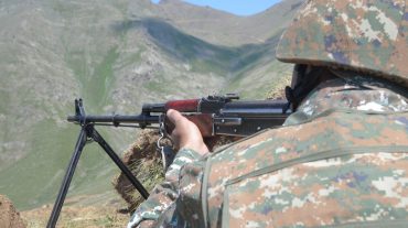 Հայ-ադրբեջանական սահմանի արևելյան ուղղությամբ ադրբեջանական ԶՈՒ-ի սադրանքի հետևանքով թեթև հրազենային վիրավորում է ստացել երկու զինծառայող