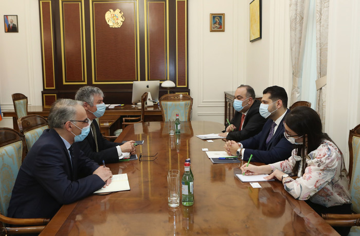 Փոխվարչապետ Համբարձում Մաթևոսյանը և Ասիական զարգացման բանկի՝ Հայաստանի գրասենյակի տնօրենը քննարկել են «Հյուսիս-հարավ ճանապարհային միջանցքի» ներդրումային ծրագիրը