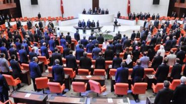Թուրքիայի խորհրդարանի 13 ընդդիմադիր պատգամավորներին անձեռնմխելիությունից զրկելու նախագահական միջնորդությունները մեջլիսում են