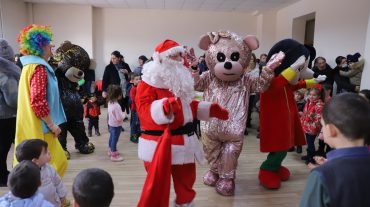44-օրյա պատերազմում զոհված զինծառայողների երեխաների համար Շիրակի մարզպետարանում անցկացվել է տոնական միջոցառում