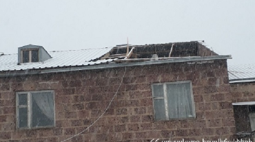 Քամու հետևանքով  Արթիկում և Լեռնապար գյուղում տանիքներ են վնասվել