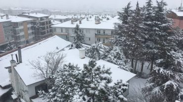 Թուրքիայում չվերթներ են չեղարկվել, հազարավոր մարդիկ ճանապարհներին են ձյան առատ տեղումների պատճառով