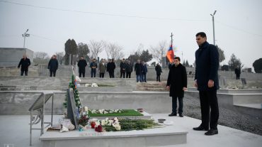 Երևանի քաղաքապետ Հրաչյա Սարգսյանը հարգանքի տուրք է մատուցել նահատակված հերոսների հիշատակին