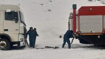 Փրկարարներն արգելափակումից դուրս են բերել 38 բեռնատար ավտոմեքենա