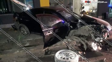 Էջմիածնում 17-ամյա վարորդը Nissan-ով տապալել է էլեկտրասյունը, գազախողովակն ու հայտնվել մայթին