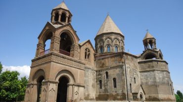 Երկու քահանաներ կարգալույծ են հռչակվել  