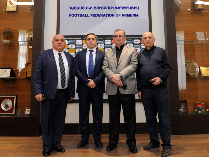 ՀՖՖ նախագահը պարգևատրել է ՀՖՖ հիմնադիր անդամներին