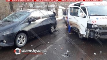 Երևանում բախվել են շտապօգնության ավտոմեքենան ու Mitsubishi Grandis-ը