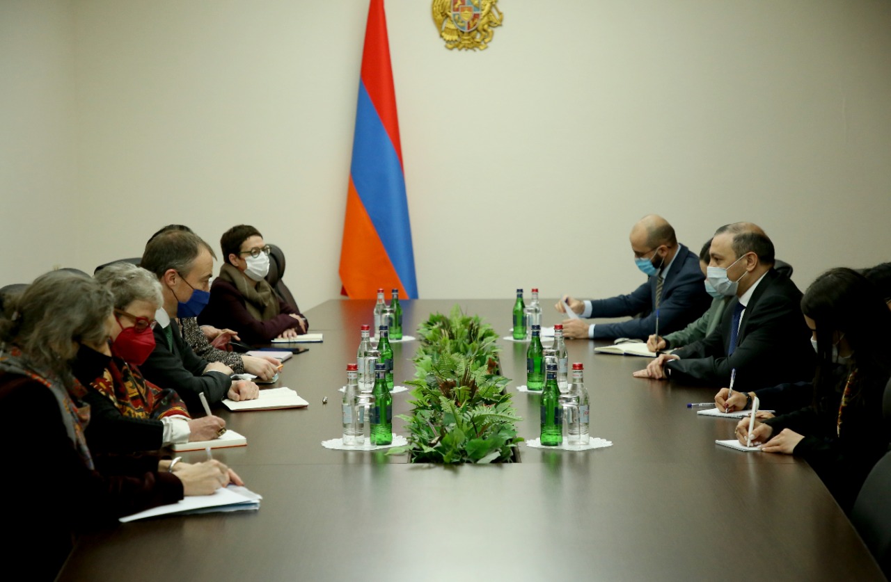 ԵՄ-ն ակտիվ աշխատում է ռազմագերիների շուրջ ստեղծված ճգնաժամը շուտափույթ լուծելու ուղղությամբ․ ԱԽ քարտուղարը հանդիպել է ԵՄ պատվիրակության հետ